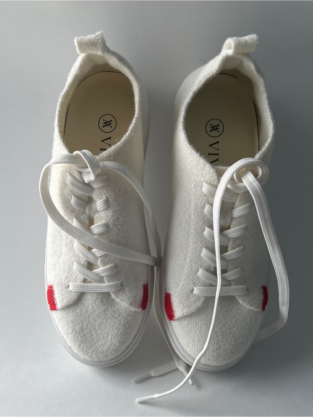 VIVAIA White Low-Top Sneakers with Red Accent